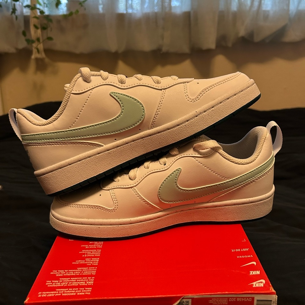 Nike court borough low recraft 
6y 7.5 women’s 
Brand new (no box lid)